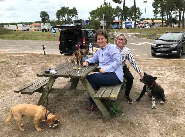 Monika & Carla wth Sweetie-Pie and Radar (and Juli ..) enjoying a lunch break in S.W.France, on their way from Lisbon in Portugal to Eindhoven in Holland.